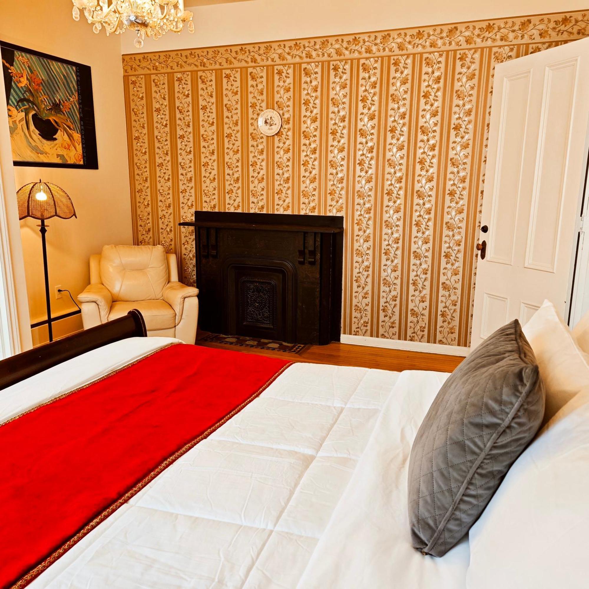 Bed and Breakfast Andy'S Blue House Charlottetown Exterior foto