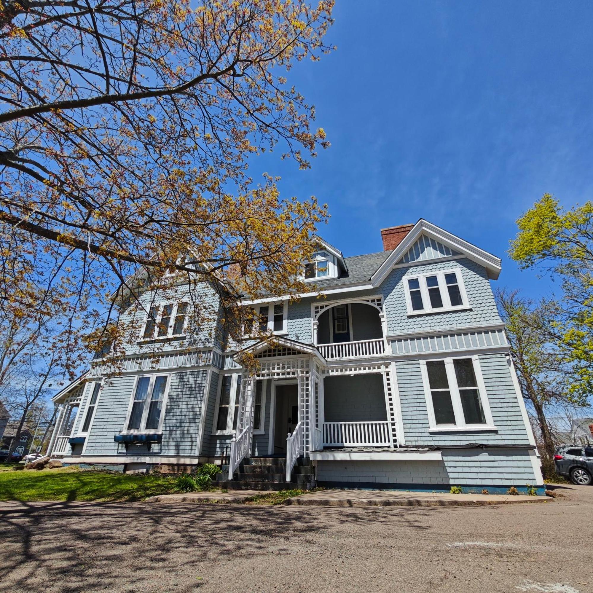 Bed and Breakfast Andy'S Blue House Charlottetown Exterior foto